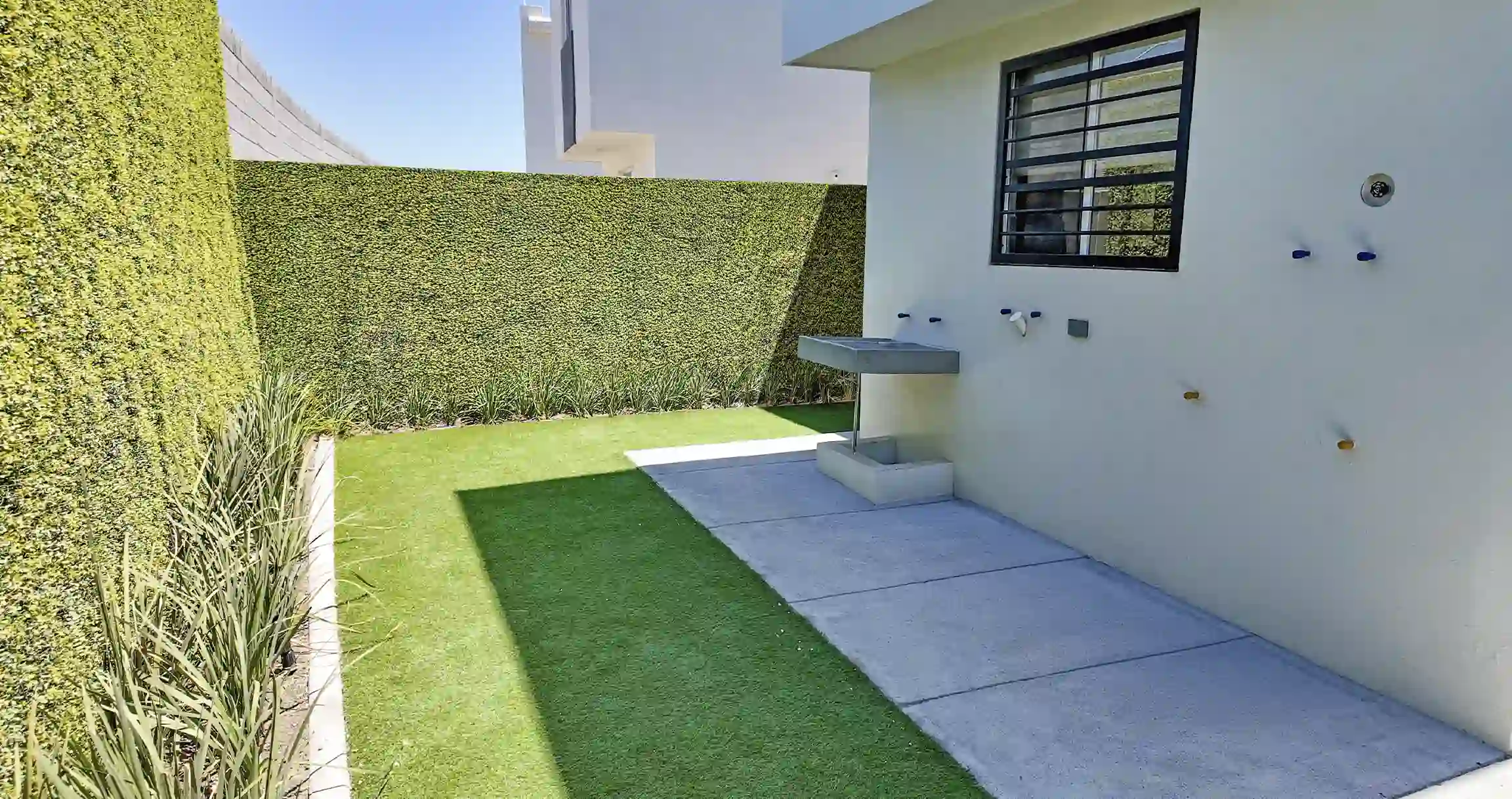 alba-residencial-casa-con-gran-patio-jardin