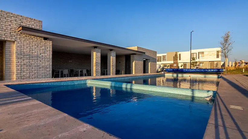 casas-en-venta-queretaro-santaluz-alberca