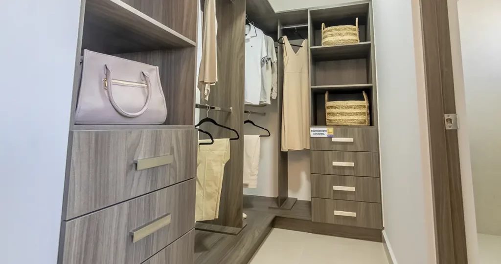 santaluz-lyra-closet