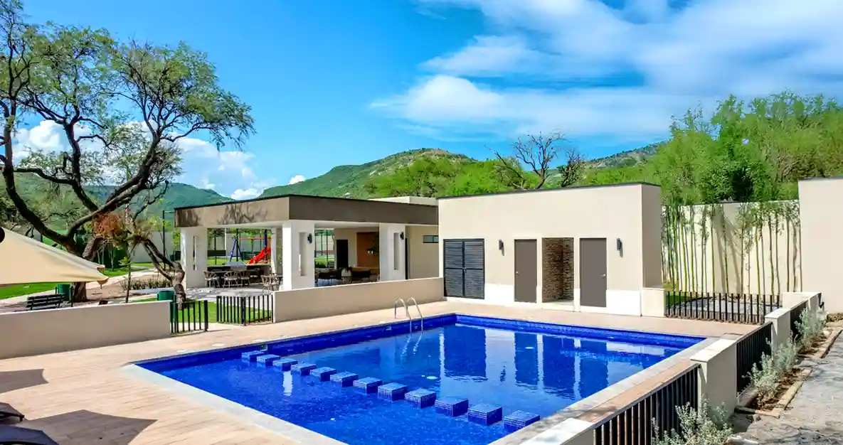casas-en-venta-leon-alta-sierra-residencial-alberca-casaclub